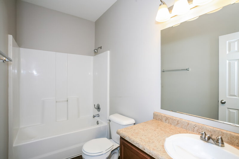1,710/Mo, 5003 Greenside Drive Indianapolis, IN 46235 Bathroom View