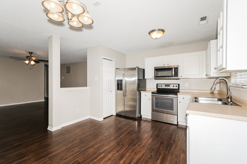 1,765/Mo, 6715 Everbloom Lane Indianapolis, IN 46217 Kitchen View 2