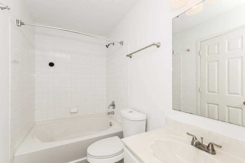 1,765/Mo, 6715 Everbloom Lane Indianapolis, IN 46217 Main Bathroom View