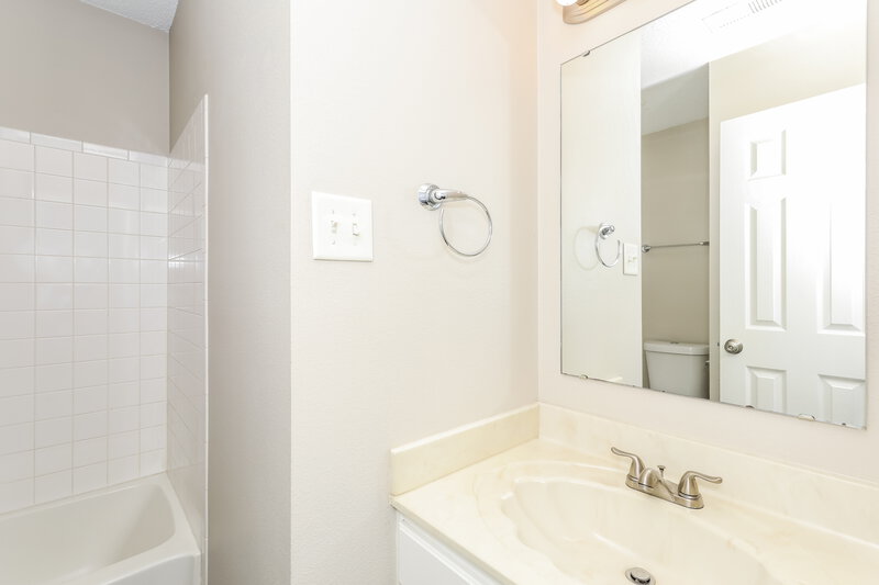 1,765/Mo, 6715 Everbloom Lane Indianapolis, IN 46217 Bathroom View