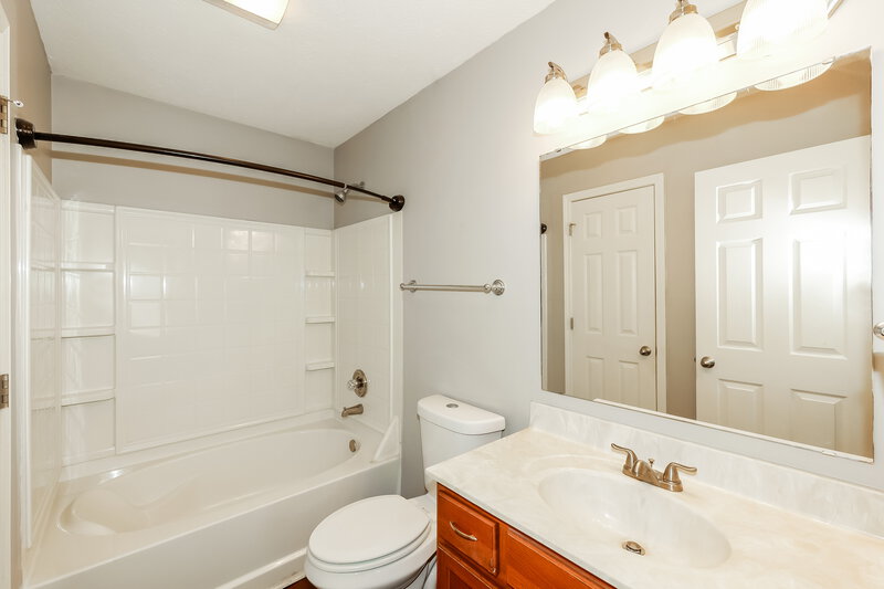 2,290/Mo, 2160 Fairweather Drive Indianapolis, IN 46229 Main Bathroom View
