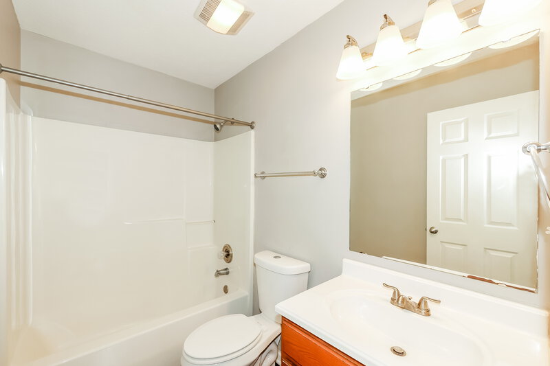 2,290/Mo, 2160 Fairweather Drive Indianapolis, IN 46229 Bathroom View
