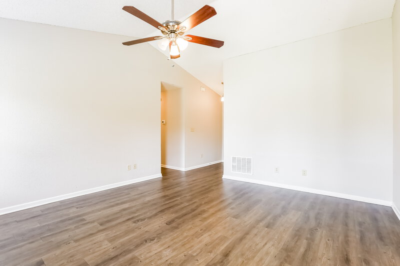 1,885/Mo, 748 Millbrook Drive Avon, IN 46123 Living Room View 2