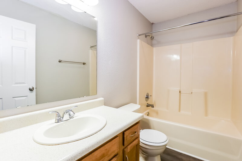 1,885/Mo, 748 Millbrook Drive Avon, IN 46123 Bathroom View