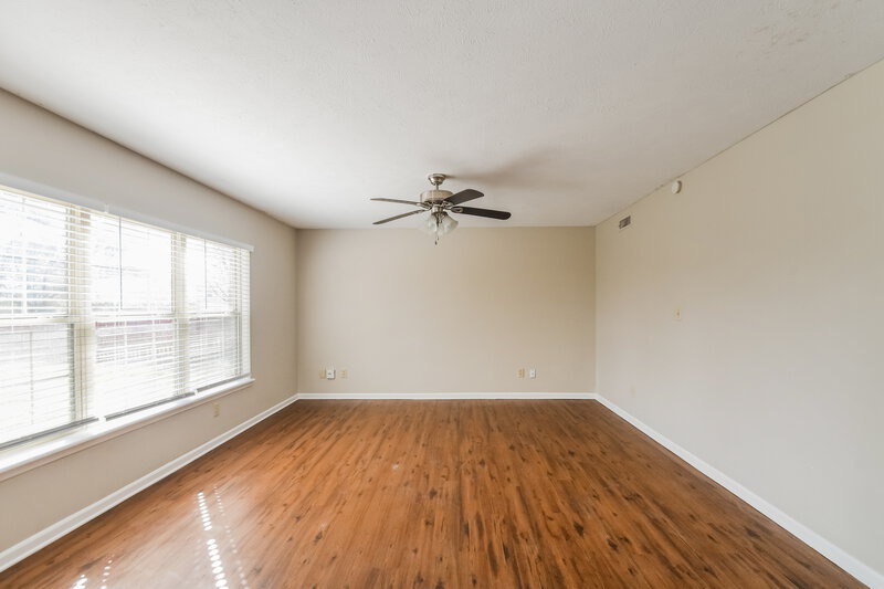 2,480/Mo, 5805 Tanager Lane Carmel, IN 46033 Living Room View