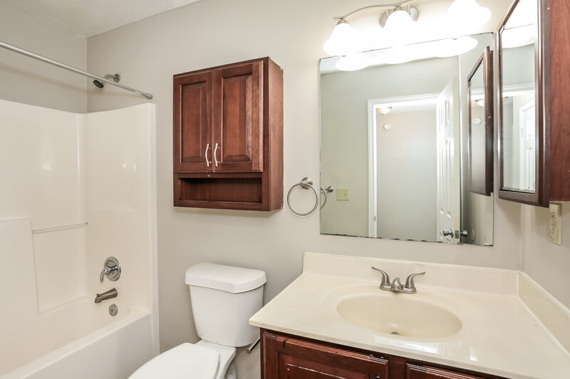 2,745/Mo, 5805 Tanager Lane Carmel, IN 46033 Main Bathroom View