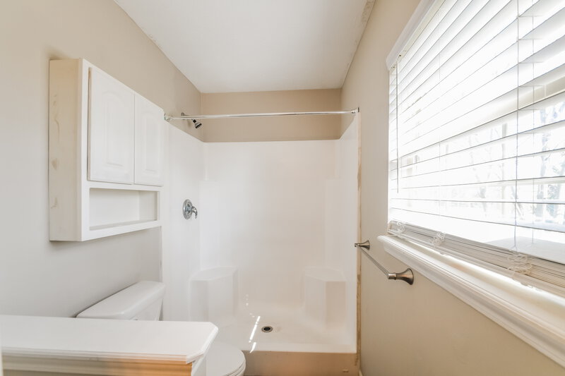 2,480/Mo, 5805 Tanager Lane Carmel, IN 46033 Main Bathroom View