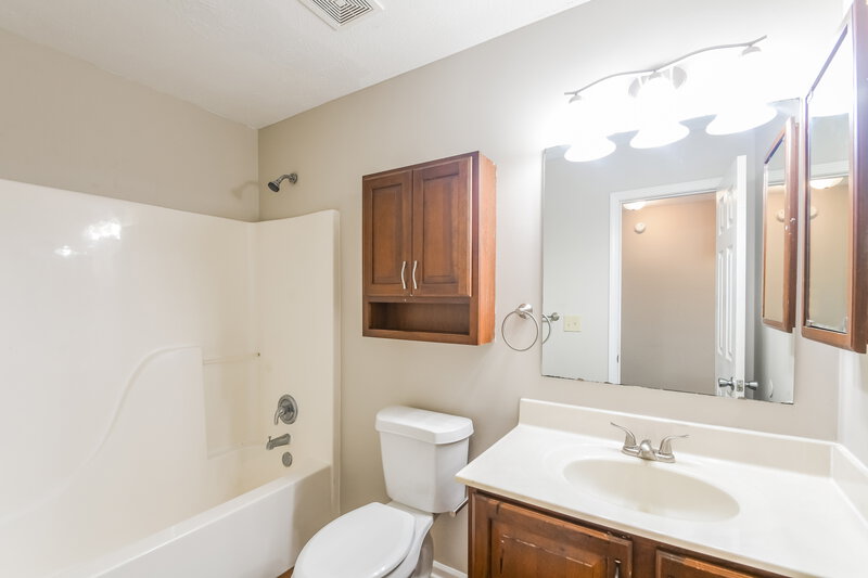 2,480/Mo, 5805 Tanager Lane Carmel, IN 46033 Bathroom View