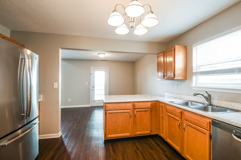 1,900/Mo, 10304 Hornton St Indianapolis, IN 46236 Kitchen View 2