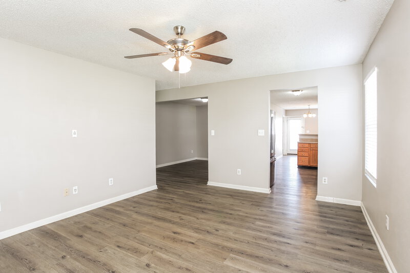 1,990/Mo, 5558 Wild Horse Dr Indianapolis, IN 46239 Living Room View 2