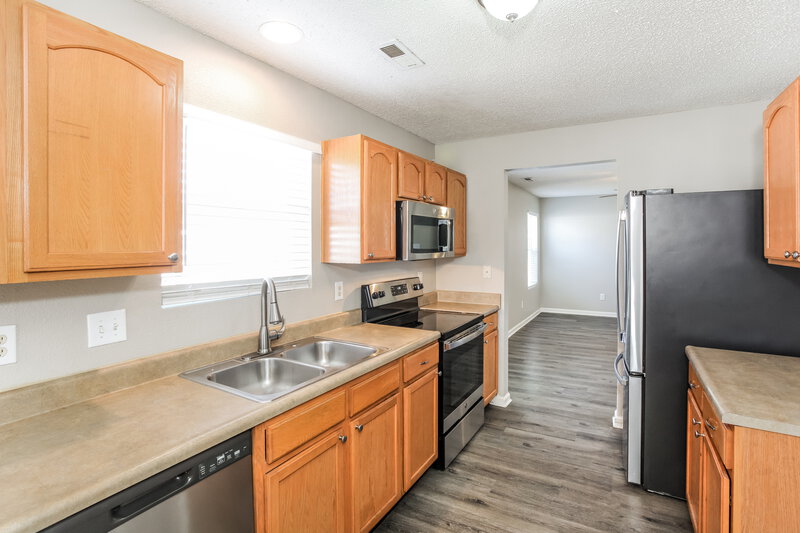 1,990/Mo, 5558 Wild Horse Dr Indianapolis, IN 46239 Kitchen View