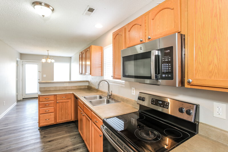 1,990/Mo, 5558 Wild Horse Dr Indianapolis, IN 46239 Kitchen View 2