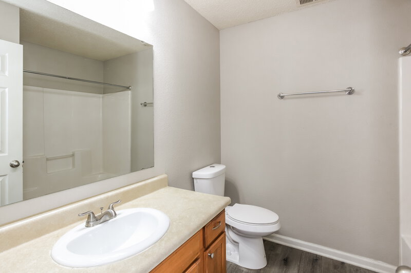 1,990/Mo, 5558 Wild Horse Dr Indianapolis, IN 46239 Bathroom View