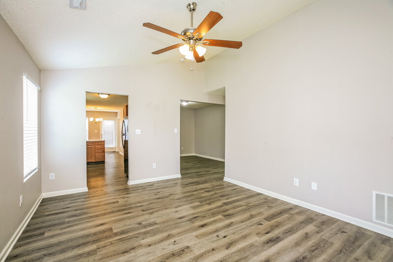 2,640/Mo, 5614 Sweet River Dr Indianapolis, IN 46221 Living Room View 2
