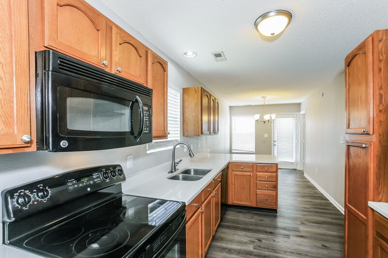 2,640/Mo, 5614 Sweet River Dr Indianapolis, IN 46221 Kitchen View