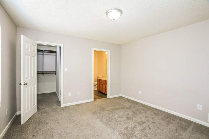 2,640/Mo, 5614 Sweet River Dr Indianapolis, IN 46221 Main Bedroom View