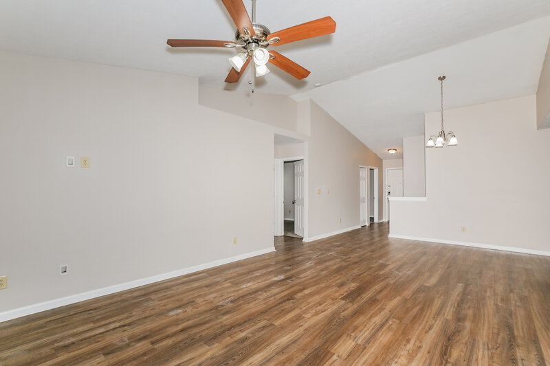 1,640/Mo, 11550 Ross Common Dr Indianapolis, IN 46229 Living Room View