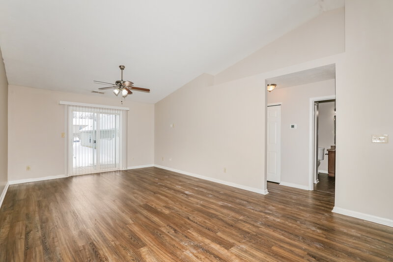 1,640/Mo, 11550 Ross Common Dr Indianapolis, IN 46229 Living Room View 2