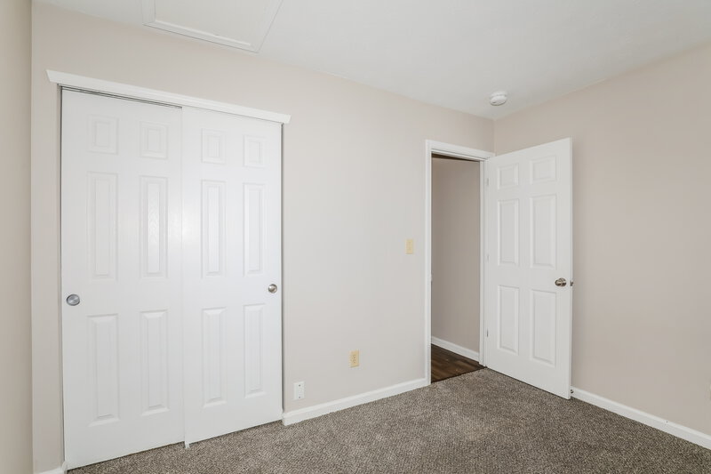 1,640/Mo, 11550 Ross Common Dr Indianapolis, IN 46229 Bedroom View