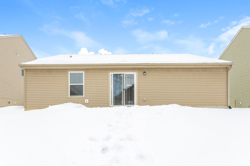 1,640/Mo, 11550 Ross Common Dr Indianapolis, IN 46229 Rear View