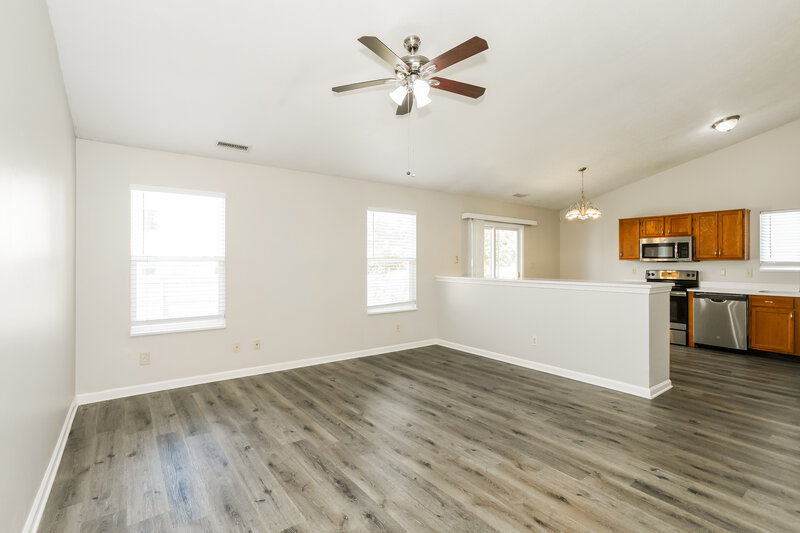 1,850/Mo, 10708 Tanbark Dr Indianapolis, IN 46235 Living Room View