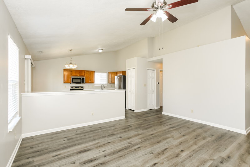 1,850/Mo, 10708 Tanbark Dr Indianapolis, IN 46235 Living Room View 2
