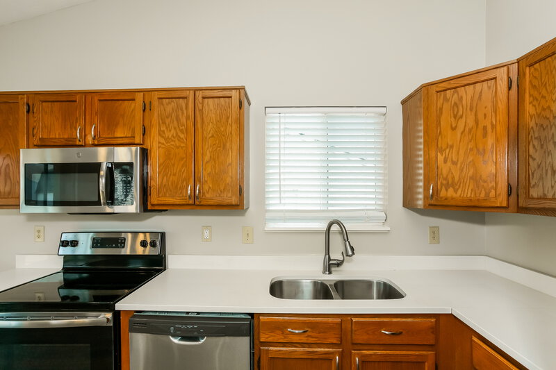 1,850/Mo, 10708 Tanbark Dr Indianapolis, IN 46235 Kitchen View