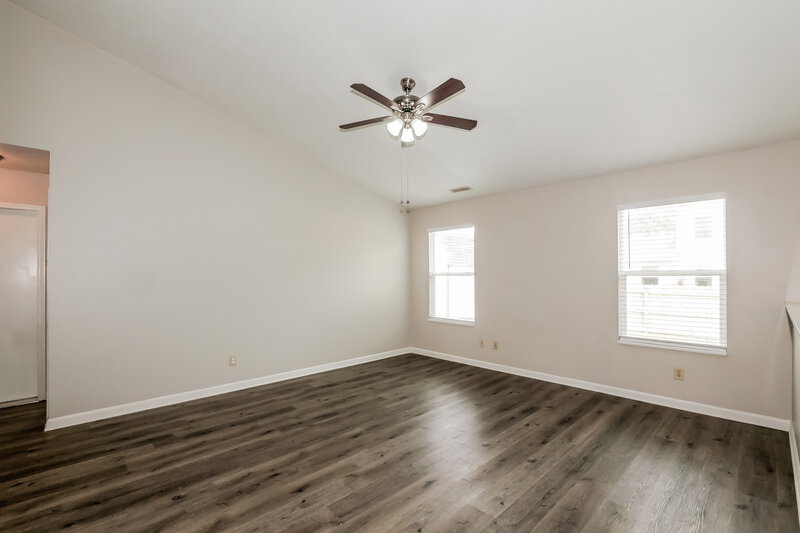 2,470/Mo, 10708 Tanbark Dr Indianapolis, IN 46235 Living Room View 3