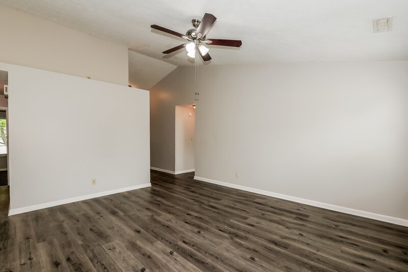2,470/Mo, 10708 Tanbark Dr Indianapolis, IN 46235 Living Room View 4