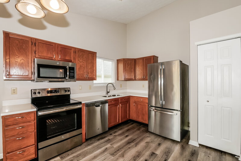 2,470/Mo, 10708 Tanbark Dr Indianapolis, IN 46235 Kitchen View