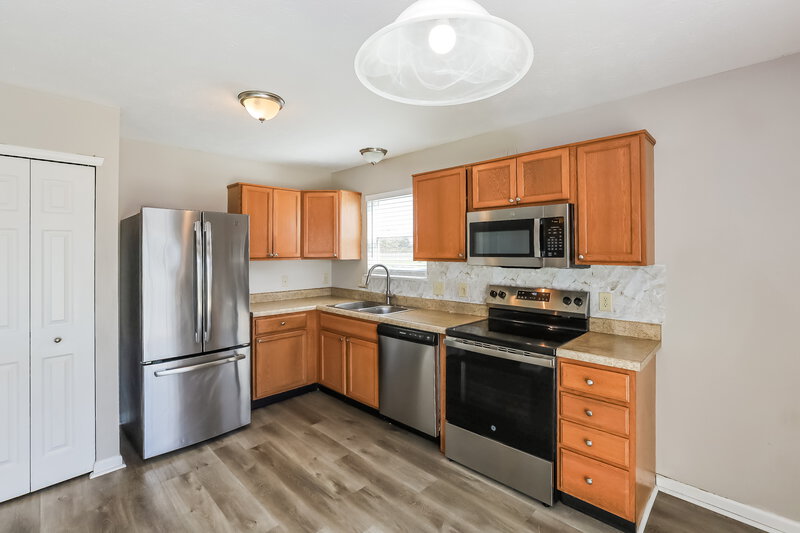 1,870/Mo, 2208 Rossington Ln Indianapolis, IN 46229 Kitchen View