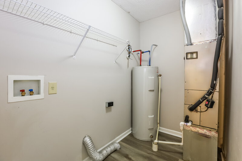 1,870/Mo, 2208 Rossington Ln Indianapolis, IN 46229 Laundry Room View