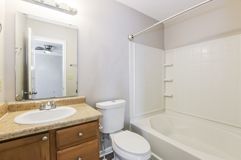 1,870/Mo, 2208 Rossington Ln Indianapolis, IN 46229 Main Bathroom View