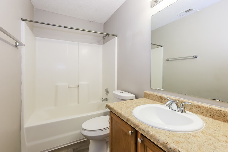 1,870/Mo, 2208 Rossington Ln Indianapolis, IN 46229 Bathroom View