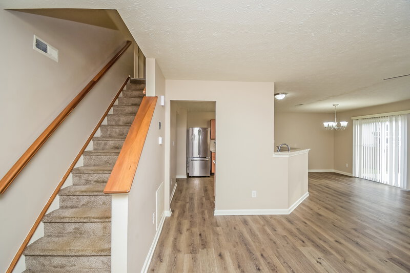 1,860/Mo, 2727 W 75th St Indianapolis, IN 46268 Living Room View