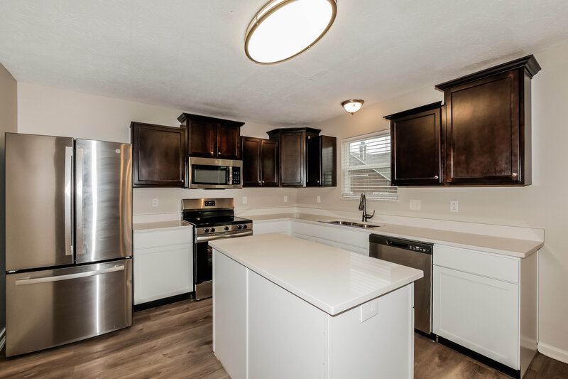 2,415/Mo, 11556 Ross Common Drive Indianapolis, IN 46229 Kitchen View