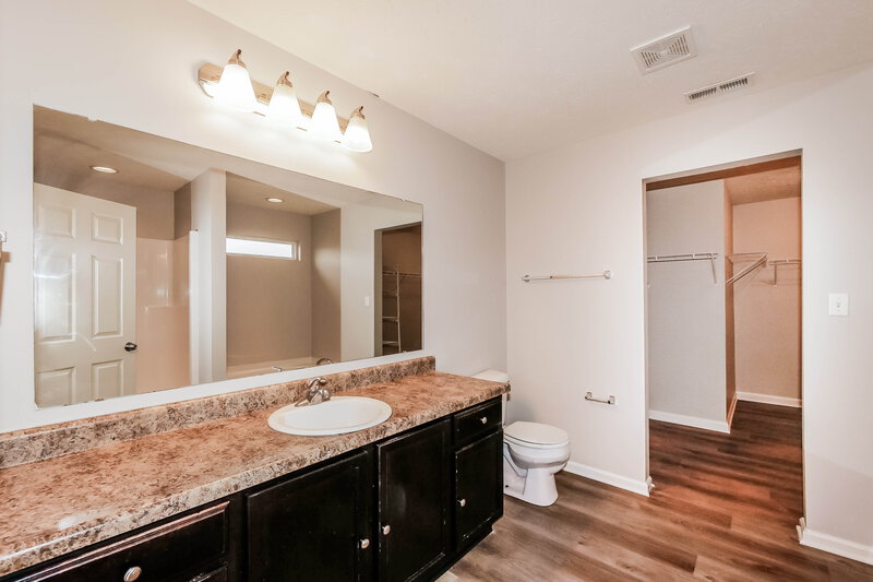 2,415/Mo, 11556 Ross Common Drive Indianapolis, IN 46229 Main Bathroom View