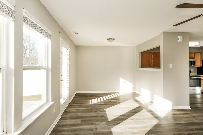 1,700/Mo, 10981 Walnut Grove Camby, IN 46113 Dining Room View