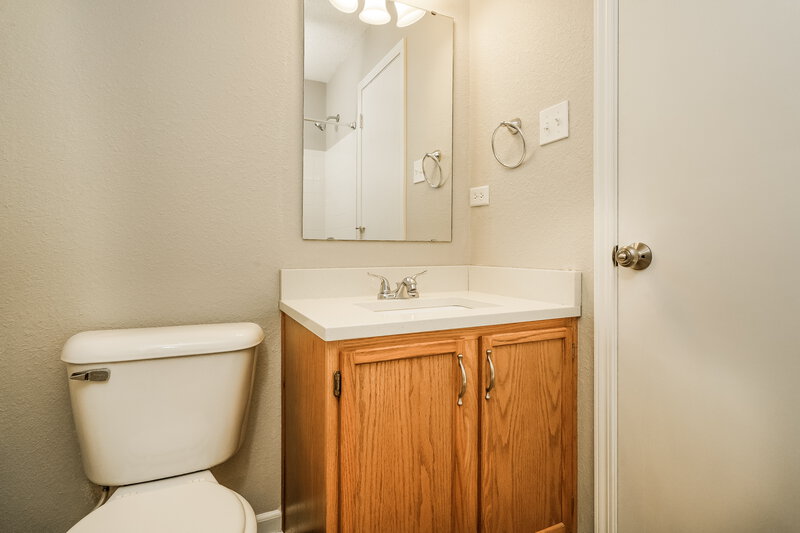 1,700/Mo, 10981 Walnut Grove Camby, IN 46113 Main Bathroom View