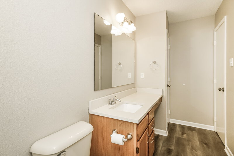 1,700/Mo, 10981 Walnut Grove Camby, IN 46113 Main Bathroom View 2