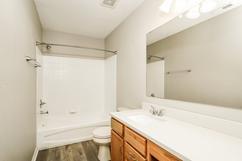 1,700/Mo, 10981 Walnut Grove Camby, IN 46113 Bathroom View