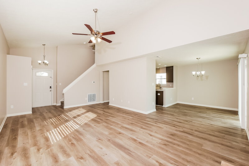 2,000/Mo, 5723 Congressional Pl Indianapolis, IN 46235 Living Room View 2