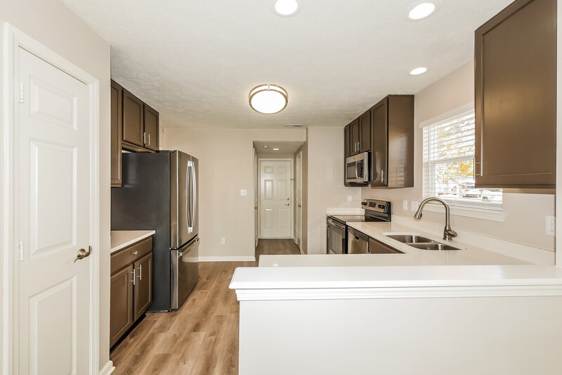 2,000/Mo, 5723 Congressional Pl Indianapolis, IN 46235 Kitchen View