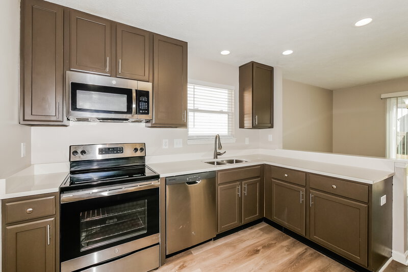 2,000/Mo, 5723 Congressional Pl Indianapolis, IN 46235 Kitchen View 2