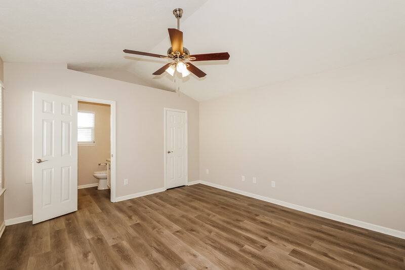 2,000/Mo, 5723 Congressional Pl Indianapolis, IN 46235 Main Bedroom View