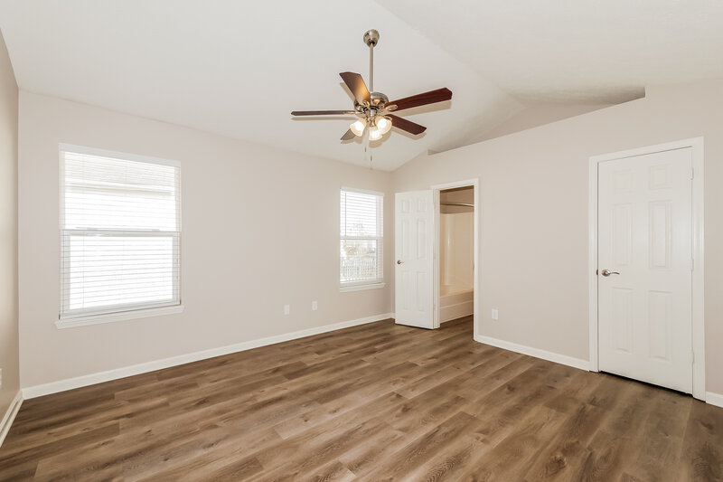 2,000/Mo, 5723 Congressional Pl Indianapolis, IN 46235 Main Bedroom View 2
