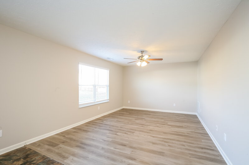 1,985/Mo, 2571 Apple Tree Ln Indianapolis, IN 46229 Living Room View