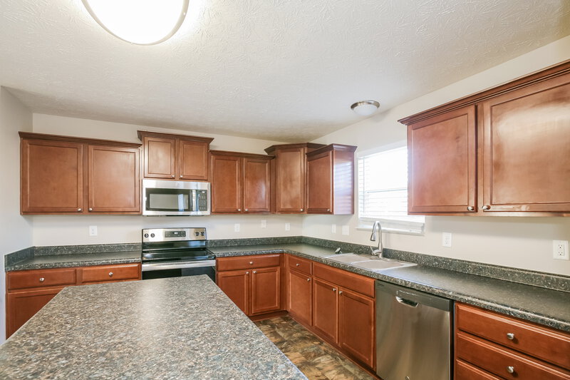 1,985/Mo, 2571 Apple Tree Ln Indianapolis, IN 46229 Kitchen View