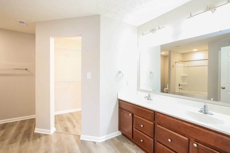 1,985/Mo, 2571 Apple Tree Ln Indianapolis, IN 46229 Main Bathroom View