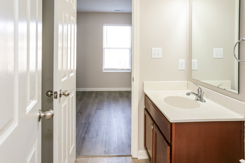 1,985/Mo, 2571 Apple Tree Ln Indianapolis, IN 46229 Bathroom View